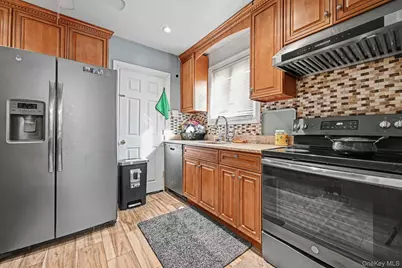 8311 Little Neck Parkway, Glen Oaks, NY 11004 - Photo 9