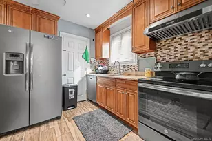 83-11 Little Neck Pkwy, Glen Oaks, NY 11004 - Photo 9