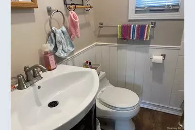 73-61 255th Street #1st fl, Glen Oaks, NY 11004 - Photo 9