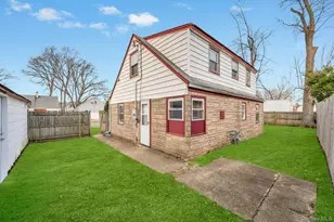 2528 Marshall Ave, Bellmore, NY 11710 - Photo 11