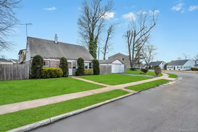 2528 Marshall Avenue, Bellmore, NY 11710 - Photo 7