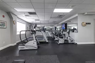 418 Willow Ln, Valley Stream, NY 11580 - Photo 23