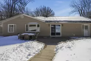 59 Sycamore Cir, Stony Brook, NY 11790 - Photo 5