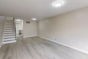 109 Lyceum Ct, New York, NY 10310 - Photo 3