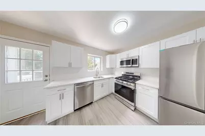 109 Lyceum Court, New York, NY 10310 - Photo 5