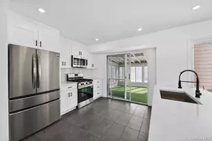 8 White Birch Ln, Commack, NY 11725 - Photo 7