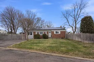 45 Oakley Dr, Huntington Station, NY 11746 - Photo 7