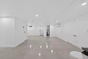 114-25 200th St, Saint Albans, NY 11412 - Photo 13