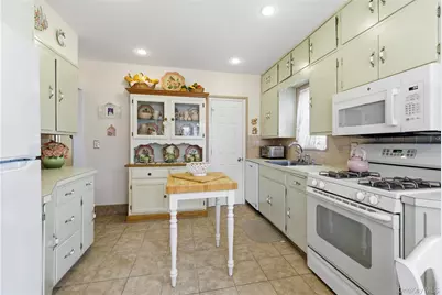 93 Kenneth Place, New Hyde Park, NY 11040 - Photo 17