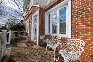 93 Kenneth Pl, New Hyde Park, NY 11040 - Photo 3