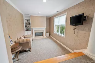 44 Legends Cir, Melville, NY 11747 - Photo 21