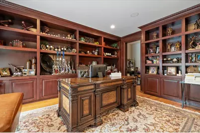 44 Legends Circle, Melville, NY 11747 - Photo 5