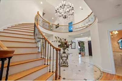 44 Legends Circle, Melville, NY 11747 - Photo 19