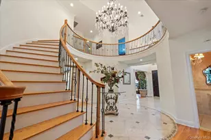 44 Legends Cir, Melville, NY 11747 - Photo 19