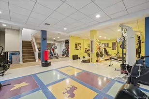 44 Legends Cir, Melville, NY 11747 - Photo 35