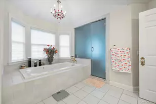 44 Legends Cir, Melville, NY 11747 - Photo 23