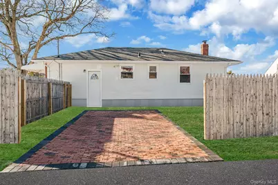 221 Amsterdam Avenue, West Babylon, NY 11704 - Photo 9