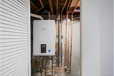 221 Amsterdam Avenue, West Babylon, NY 11704 - Photo 11