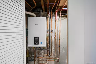 221 Amsterdam Ave, West Babylon, NY 11704 - Photo 11