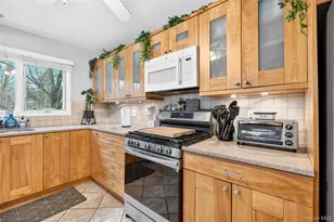 16 Village Green, Bardonia, NY 10954 - Photo 7