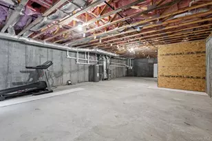 37 Weatherby Ln, Central Islip, NY 11722 - Photo 15