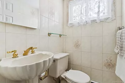 44 Wallace Drive, Plainview, NY 11803 - Photo 9