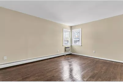 21 Cochran Place, Valley Stream, NY 11581 - Photo 17