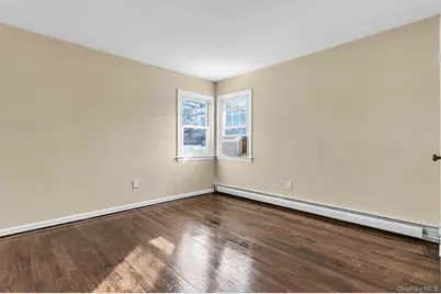 21 Cochran Place, Valley Stream, NY 11581 - Photo 19