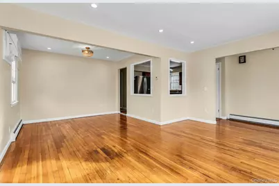 21 Cochran Place, Valley Stream, NY 11581 - Photo 5