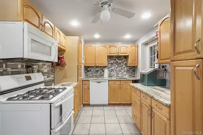 131 W Washington Avenue, Pearl River, NY 10965 - Photo 9