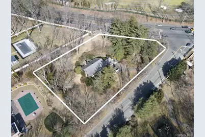 499 Stonytown Road, Manhasset, NY 11030 - Photo 5