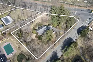 499 Stonytown Rd, Manhasset, NY 11030 - Photo 5