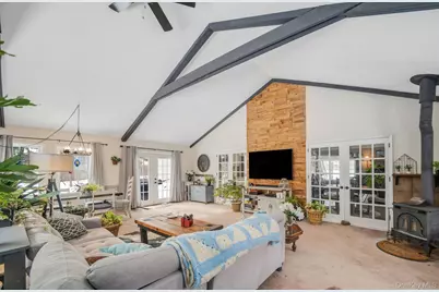 6 Howe Court, Coram, NY 11727 - Photo 11