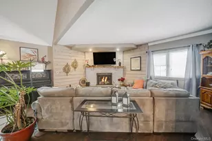 6 Howe Ct, Coram, NY 11727 - Photo 3