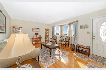 2907 Rhode Island Avenue, Medford, NY 11763 - Photo 9