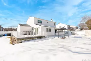 2907 Rhode Island Ave, Medford, NY 11763 - Photo 5