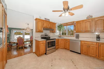 2907 Rhode Island Avenue, Medford, NY 11763 - Photo 11