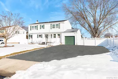 2907 Rhode Island Avenue, Medford, NY 11763 - Photo 1