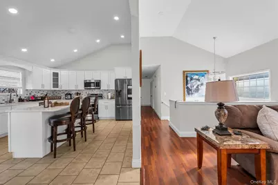 19 Summit, Farmingville, NY 11738 - Photo 9