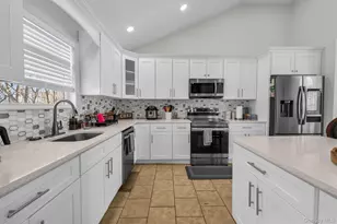 19 Summit, Farmingville, NY 11738 - Photo 5