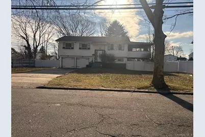 218 Newberry Street, Brentwood, NY 11717 - Photo 3