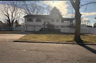 218 Newberry St, Brentwood, NY 11717 - Photo 3