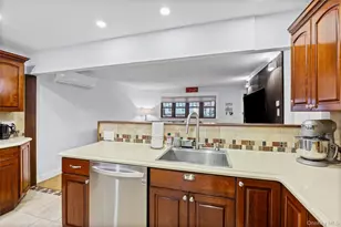 612 N Broome Ave, Lindenhurst, NY 11757 - Photo 9