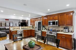 612 N Broome Ave, Lindenhurst, NY 11757 - Photo 7