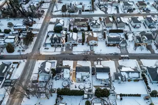 612 N Broome Ave, Lindenhurst, NY 11757 - Photo 35