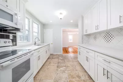 101 Harris Avenue, Freeport, NY 11520 - Photo 11