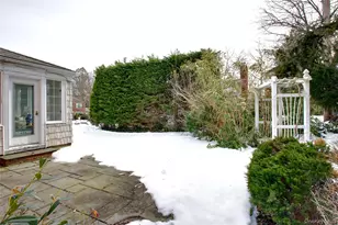 448 Abbey Rd N, Manhasset, NY 11030 - Photo 25