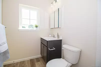 111 Ashley Court Avenue, North Babylon, NY 11703 - Photo 5