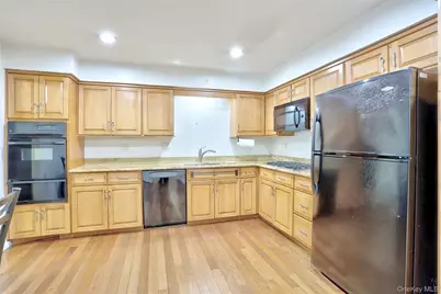 18 Wilsher Drive, Monsey, NY 10952 - Photo 9