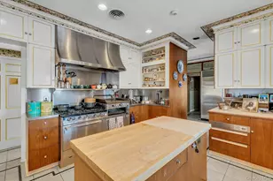 2 Wallis Ln, Saint James, NY 11780 - Photo 9